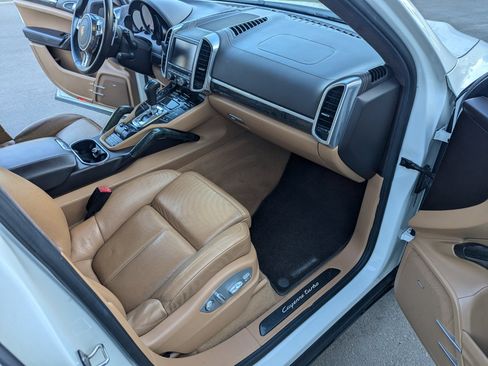 Used 2011 Porsche Cayenne Turbo image 21