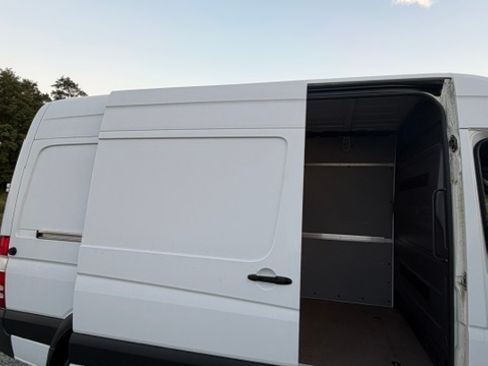 Used 2018 Mercedes-Benz Sprinter 2500 image 2