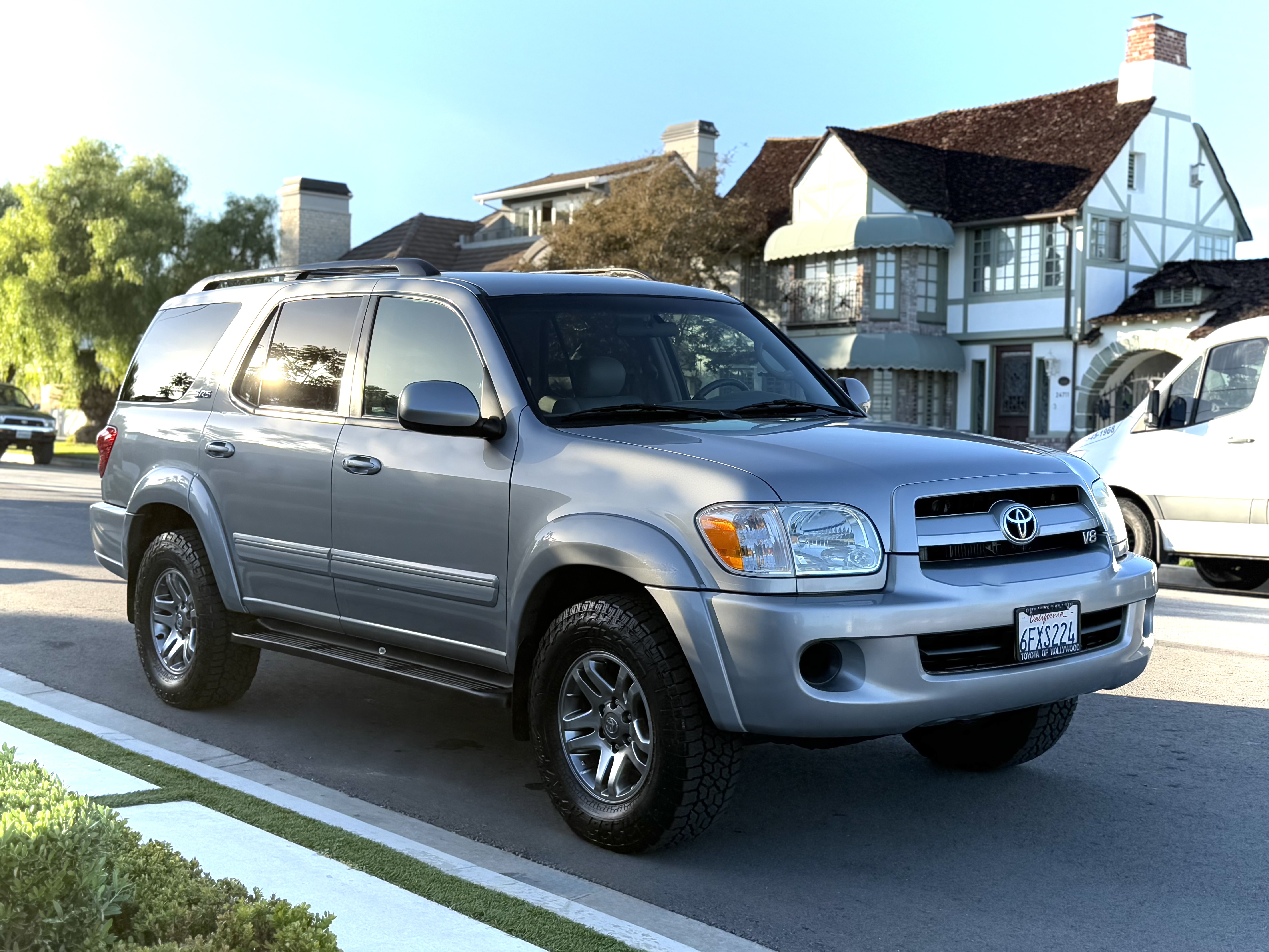 Used 2007 Toyota Sequoia SR5 w/ Towing Pkg RWD image 9