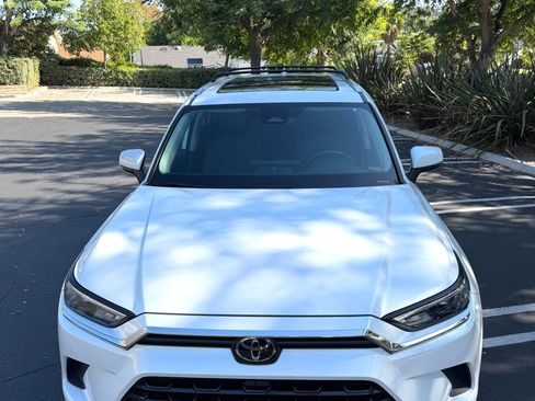 Used 2024 Toyota Grand Highlander XLE FWD image 5