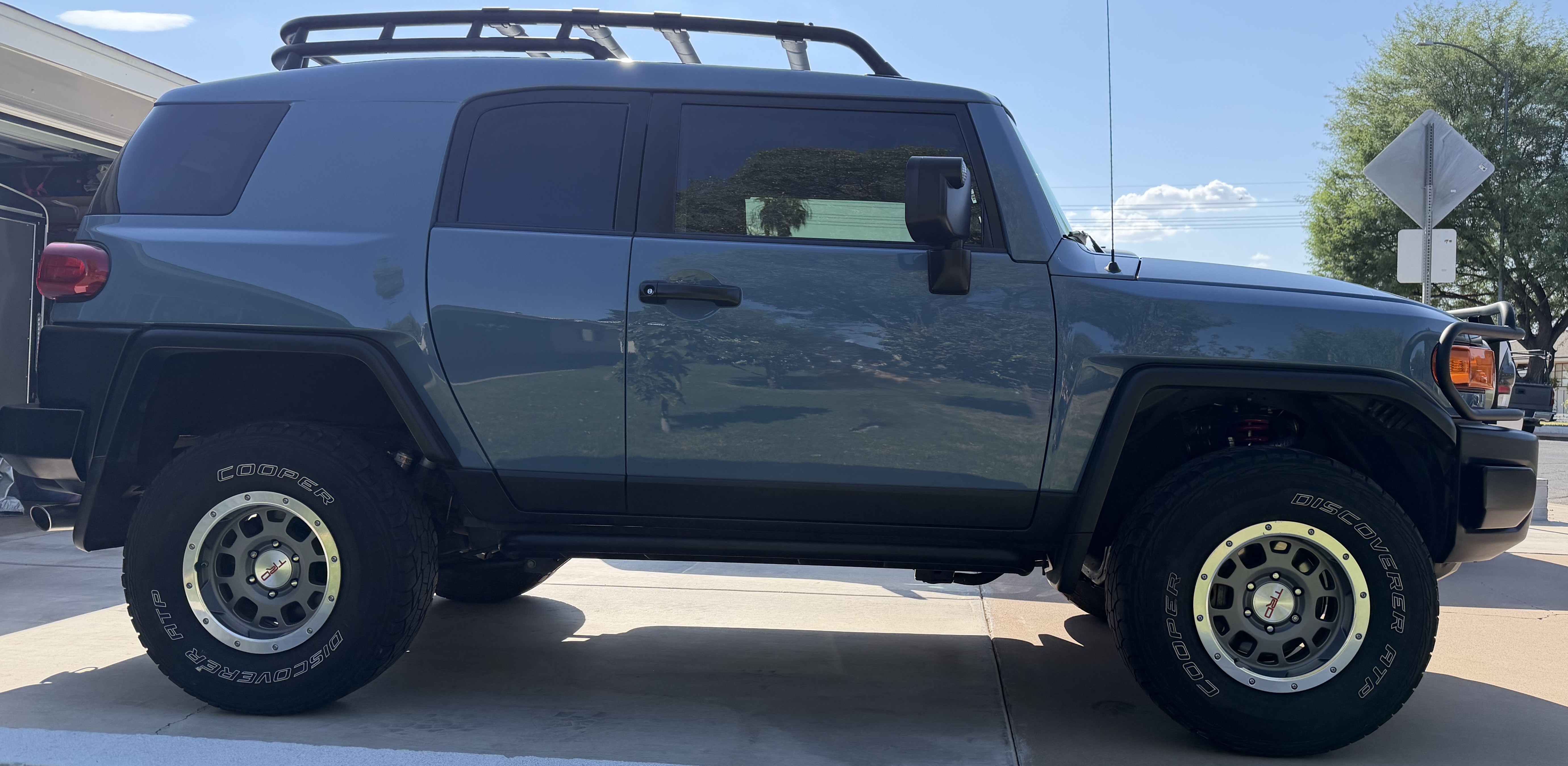 Used 2014 Toyota FJ Cruiser 4WD w/ Trail Teams Ultimate Edition image 2