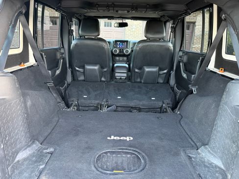 Used 2016 Jeep Wrangler Unlimited Sahara w/ Max Tow Package image 8