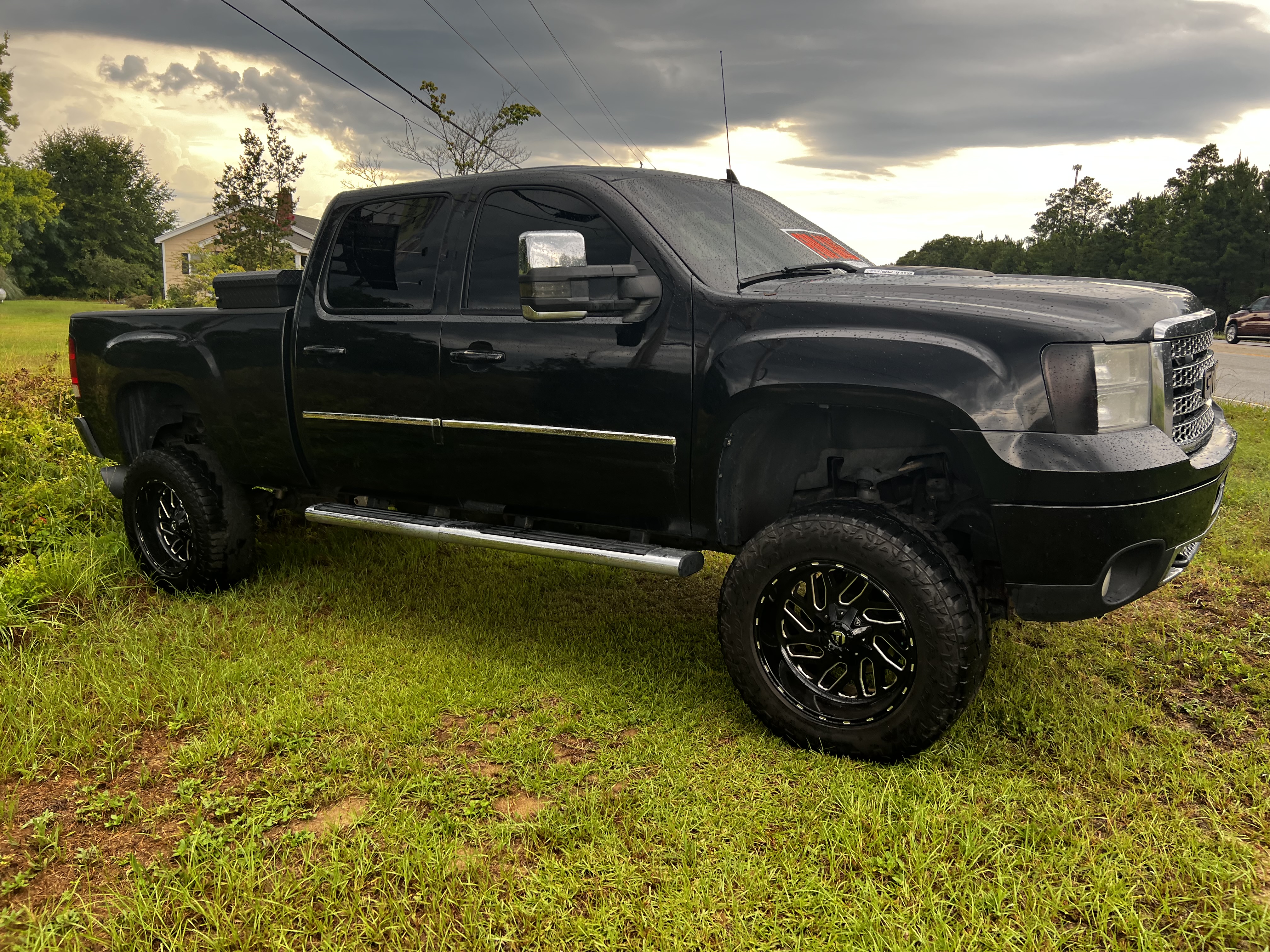 Used 2012 GMC Sierra 2500 Denali w/ Suspension Package, Off-Road AWD/4WD image 6