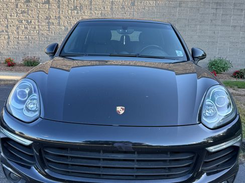 Used 2015 Porsche Cayenne S AWD/4WD image 1