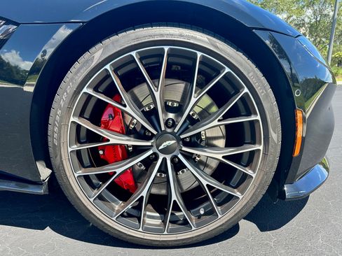 Used 2022 Aston Martin V8 Vantage Roadster image 12
