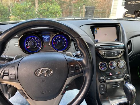 Used 2013 Hyundai Genesis 2.0T image 11