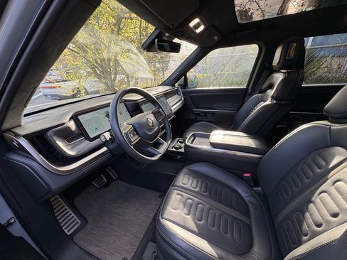 Used 2023 Rivian R1T Adventure image 3