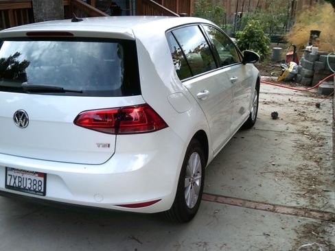 Used 2015 Volkswagen Golf SEL image 2