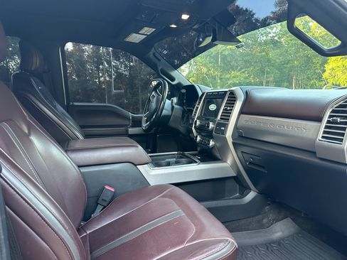 Used 2017 Ford F250 Platinum w/ Platinum Ultimate Package AWD/4WD image 2