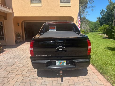 Used 2012 Chevrolet Avalanche LTZ AWD/4WD image 4