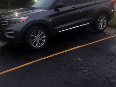 Used 2020 Ford Explorer XLT w/ Equipment Group 202A AWD/4WD image 5