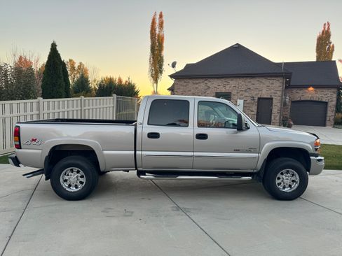 Used 2004 GMC Sierra 2500 SLT w/ Heavy-Duty Power Package image 1