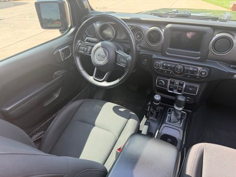 Used 2018 Jeep Wrangler Unlimited Sport S AWD/4WD image 12