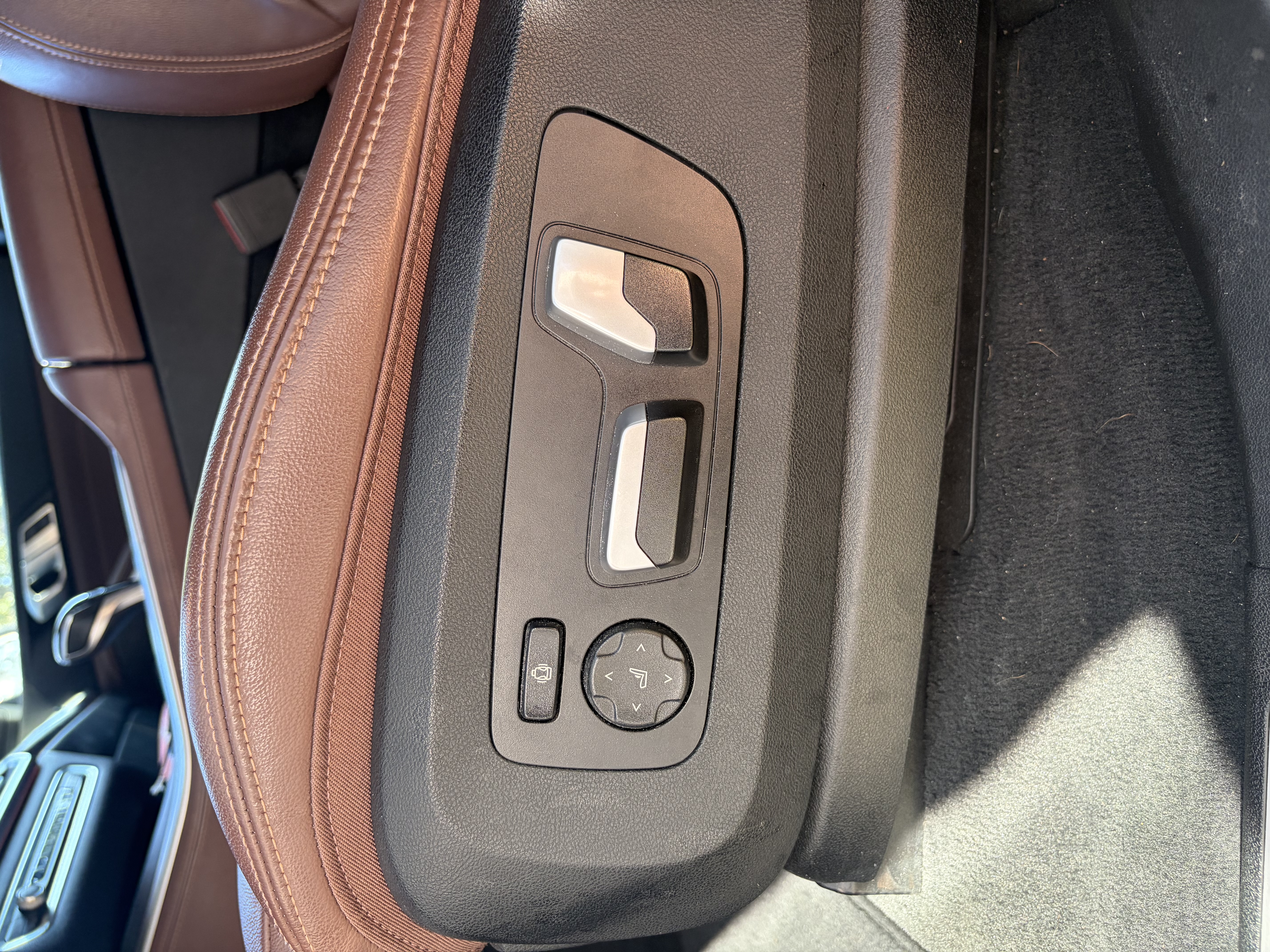 Used 2021 BMW X5 sDrive40i w/ Convenience Package RWD image 13