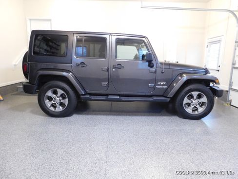 Used 2018 Jeep Wrangler Unlimited Sahara w/ Connectivity Group image 26
