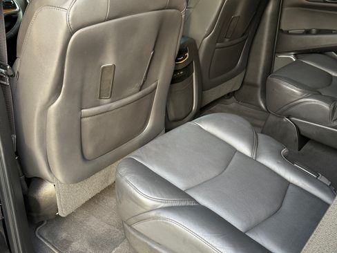 Used 2019 Cadillac Escalade Luxury RWD image 17