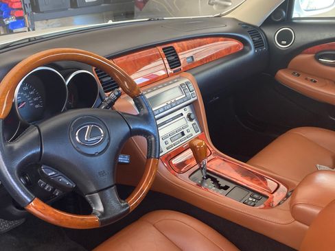 Used 2002 Lexus SC 430 Convertible image 4