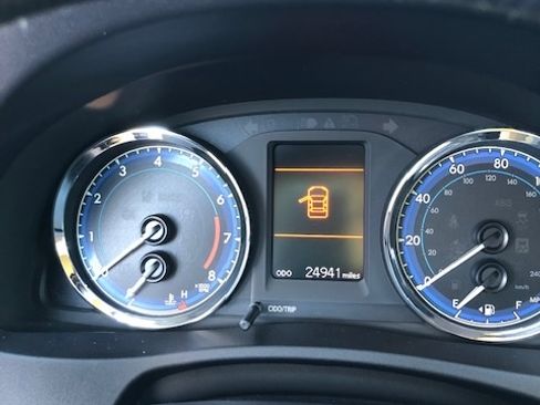 Used 2019 Toyota Corolla LE image 2