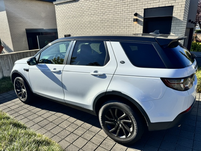 Used 2016 Land Rover Discovery Sport HSE AWD/4WD image 4