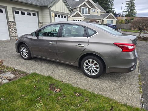 Used 2016 Nissan Sentra SV w/ Style Package image 8