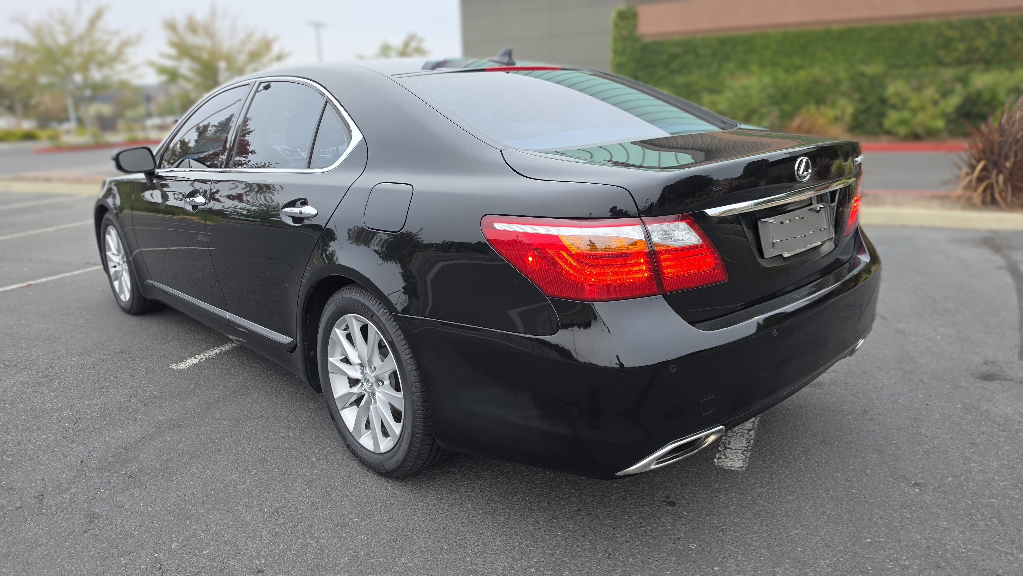 Used 2011 Lexus LS 460 w/ Luxury Value Edition RWD image 25
