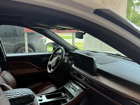 Used 2025 Lincoln Aviator Reserve w/ Luxury Package RWD image 5