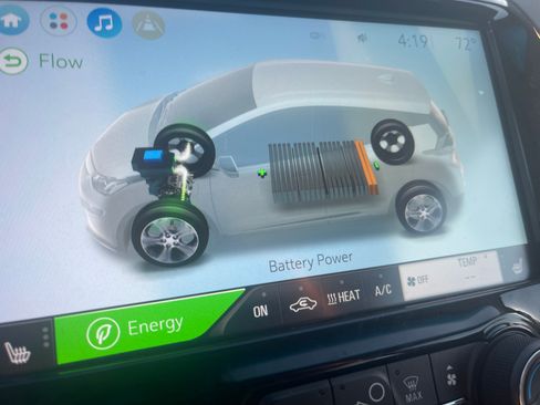 Used 2020 Chevrolet Bolt Premier w/ Infotainment Package FWD image 4