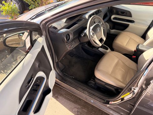 Used 2013 Toyota Prius C Three image 10