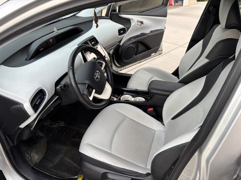 Used 2017 Toyota Prius Three Touring w/ Carpet Mat Package FWD image 10