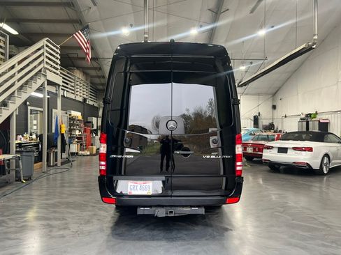 Used 2015 Mercedes-Benz Sprinter 2500 image 11