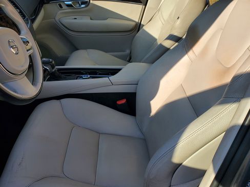 Used 2017 Volvo XC90 T5 Momentum w/ Vision Package image 9