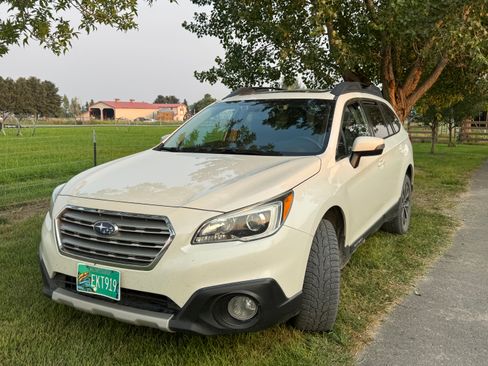 Used 2016 Subaru Outback 2.5i Limited AWD/4WD image 2