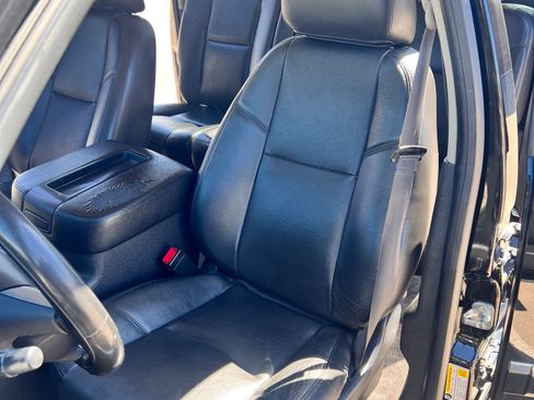 Used 2014 GMC Sierra 2500 Denali w/ Suspension Package, Off-Road image 17