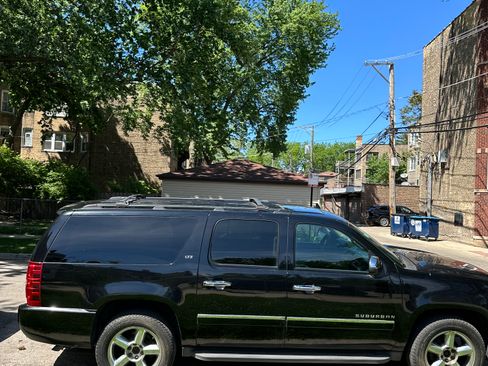 Used 2014 Chevrolet Suburban LTZ AWD/4WD image 29