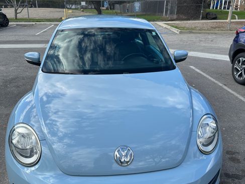 Used 2013 Volkswagen Beetle 2.5 image 1