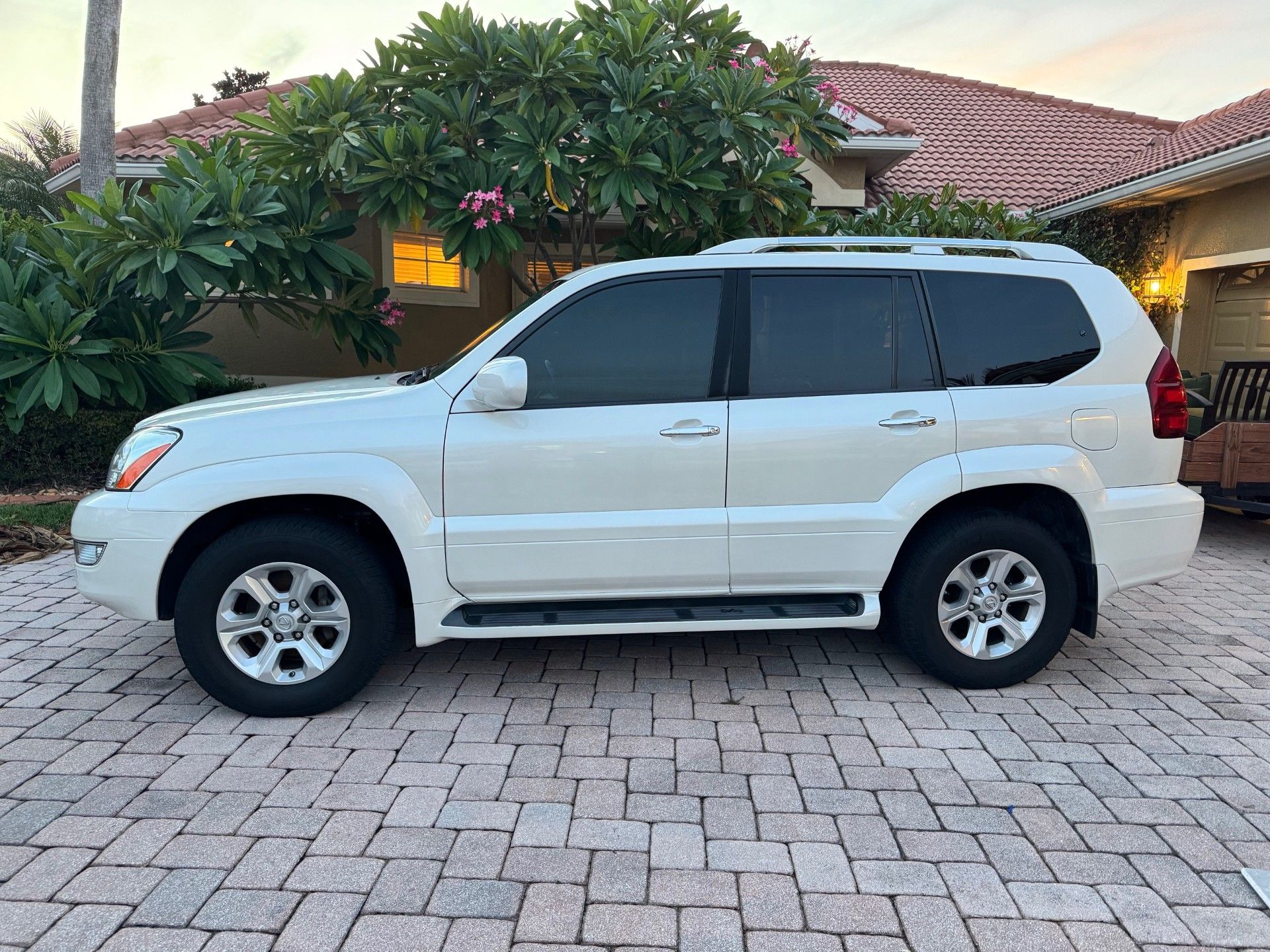 Used 2008 Lexus GX 470 AWD/4WD image 2
