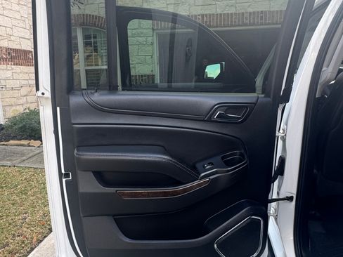 Used 2015 Chevrolet Suburban LT w/ Luxury Package image 18