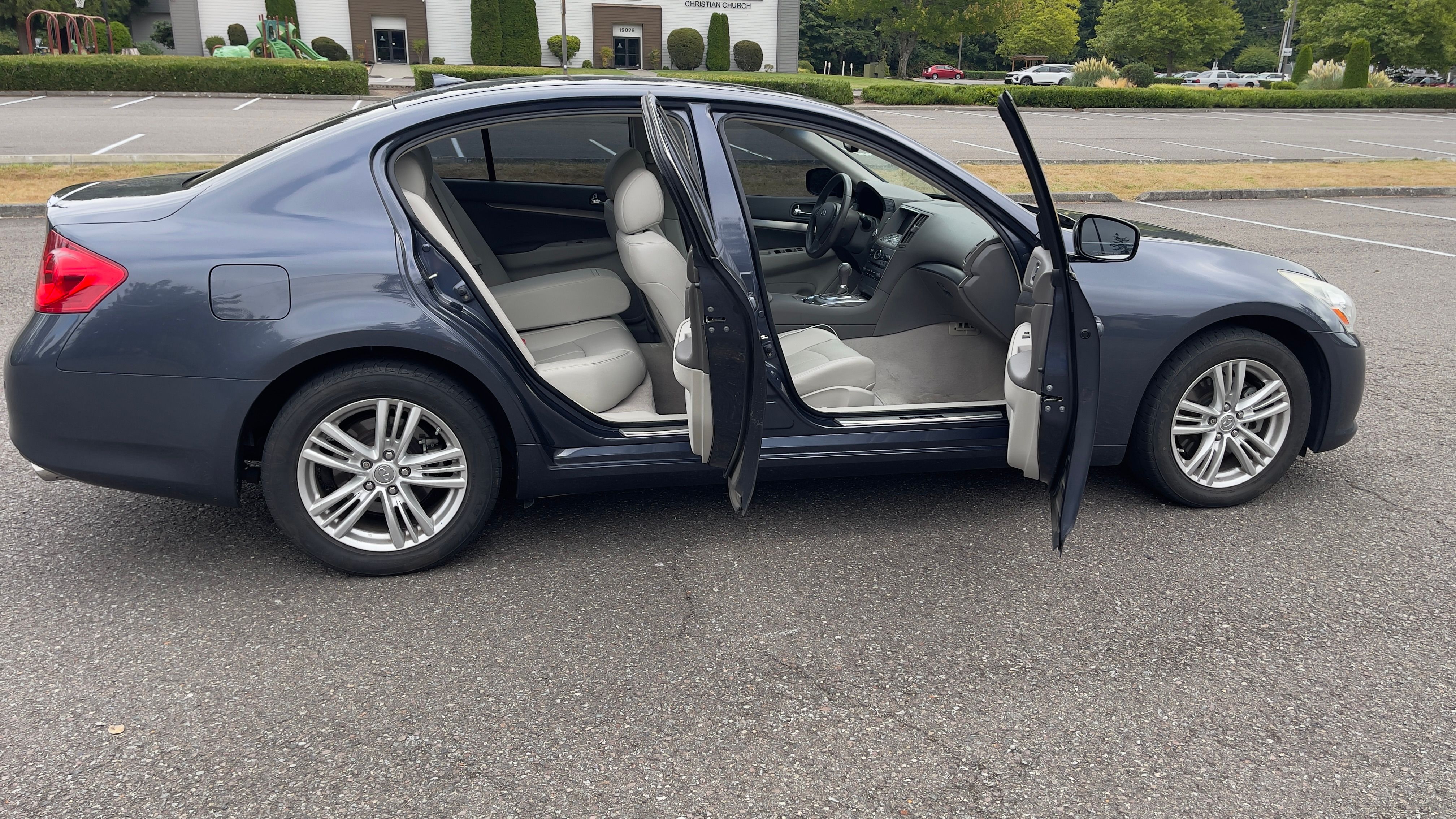 Used 2012 INFINITI G37 x Sedan w/ Premium Pkg AWD/4WD image 15