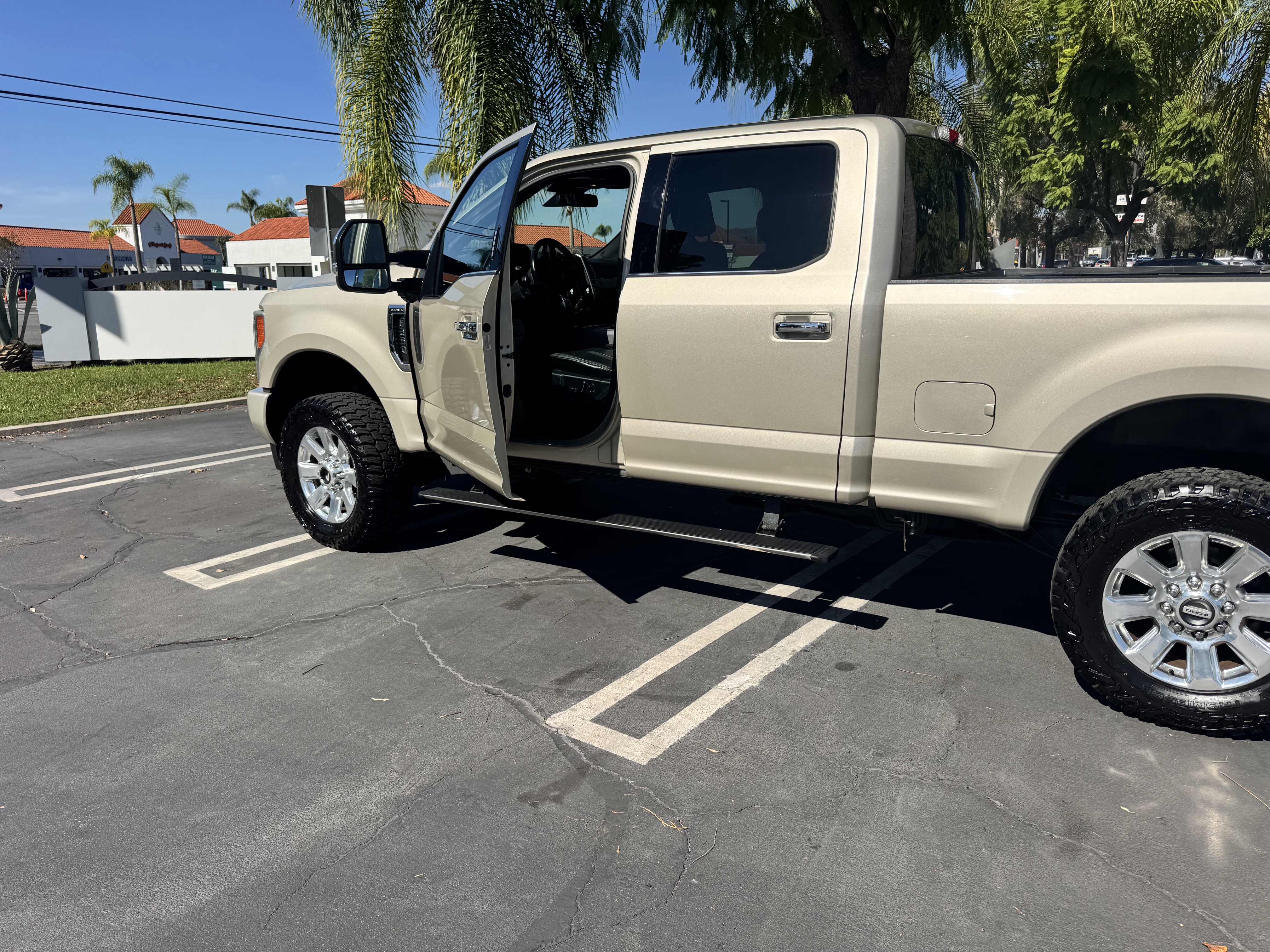 Used 2018 Ford F250 Platinum w/ Platinum Ultimate Package AWD/4WD image 12