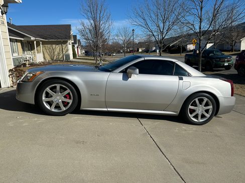 Used 2005 Cadillac XLR RWD image 1