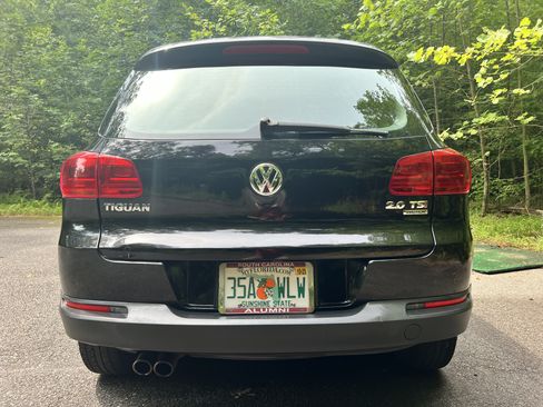 Used 2015 Volkswagen Tiguan S image 12