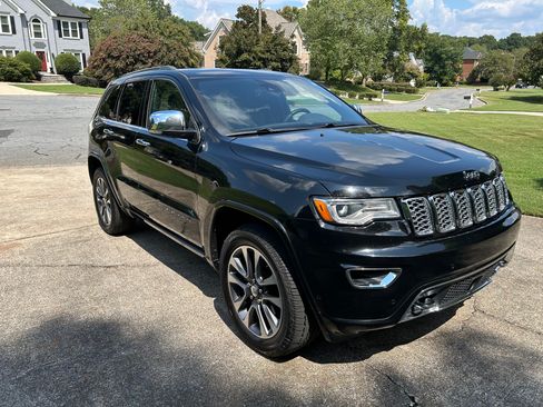 Used 2018 Jeep Grand Cherokee Overland RWD image 11