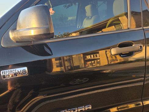 Used 2016 Toyota Tundra SR5 image 9