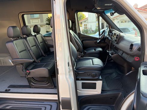 Used 2021 Mercedes-Benz Sprinter 2500 image 8