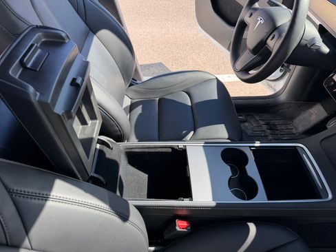 Used 2024 Tesla Model Y Long Range image 12