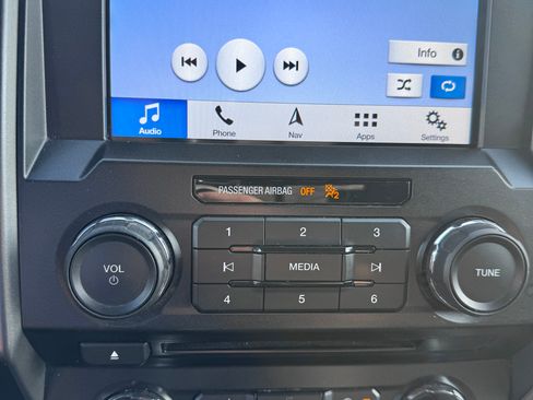 Used 2018 Ford F150 XLT w/ Equipment Group 302A Luxury image 8