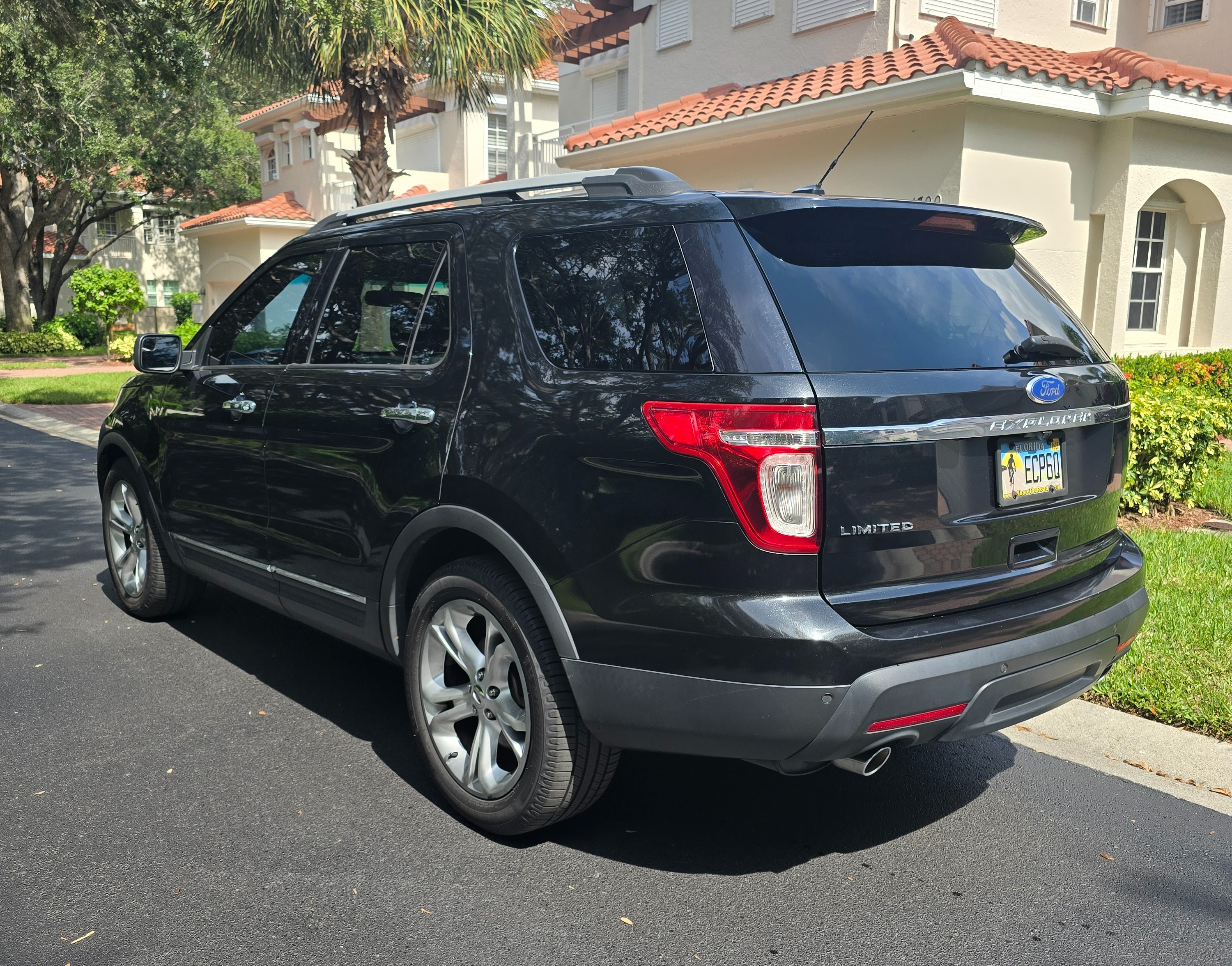 Used 2011 Ford Explorer Limited w/ 301A Rapid Spec Order Code FWD image 5