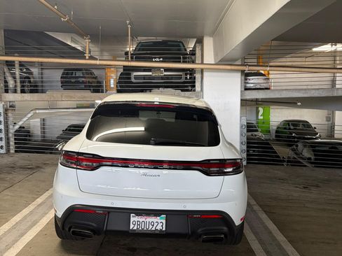 Used 2022 Porsche Macan AWD/4WD image 2
