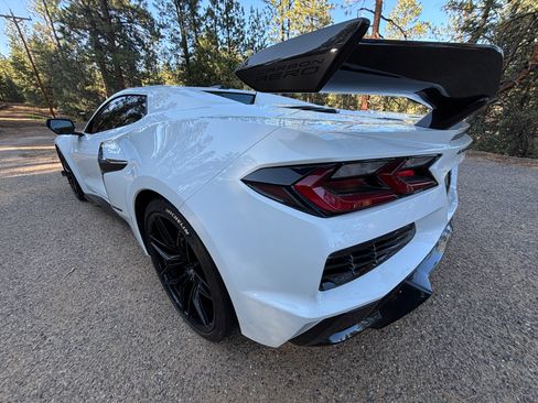 Used 2024 Chevrolet Corvette Z06 w/ Z07 Performance Package RWD image 18