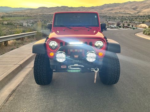 Used 2016 Jeep Wrangler Unlimited Rubicon w/ Connectivity Group image 10